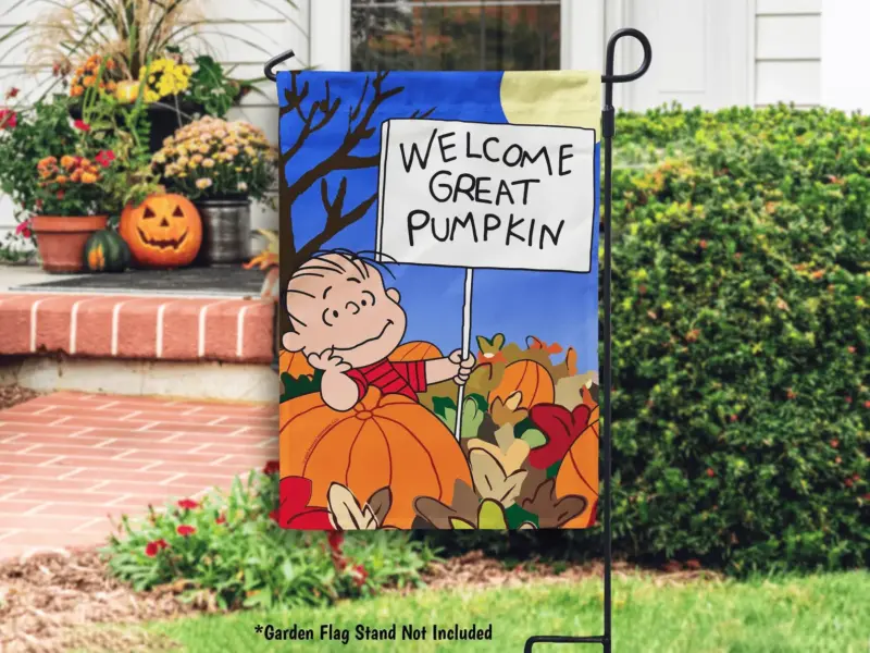 EyvGnySD-il_1588xN.6947612388_o517-1.webp Peanuts Welcome Great Pumpkin Garden Flag
