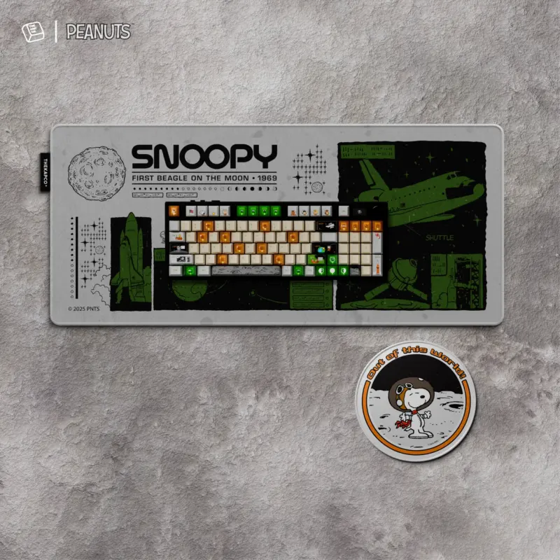 KapcoArtistSetListing_InfoSnoopy-07_2f893858-1f5d-417a-b531-14e6f68db341.webp Snoopy LED Desk Mat