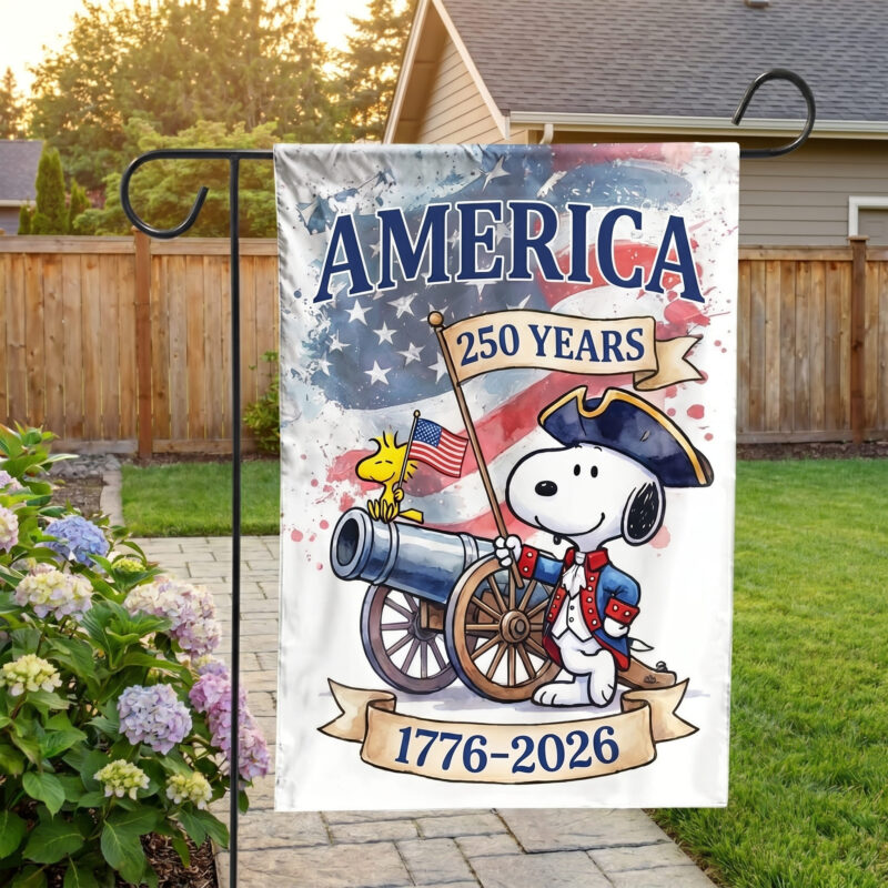 Snoopy-250-Years-of-America-Garden-Flag-mk3.jpg Snoopy 250 Years of America Garden Flag
