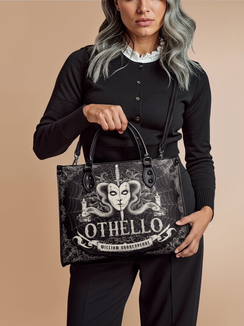 Othello-inuse-1_832ab7b8-fe64-4c0c-8cd6-4173972e56c2.jpg Othello Leather Handbag, Black Interior